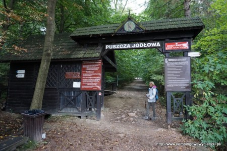 brama wejściowa szlaku na Łysicę 