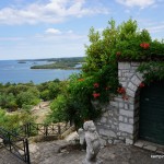 na zdjęciu wybrzeże na półwyspie Istria w Chorwacji, miejscowość Vrsar